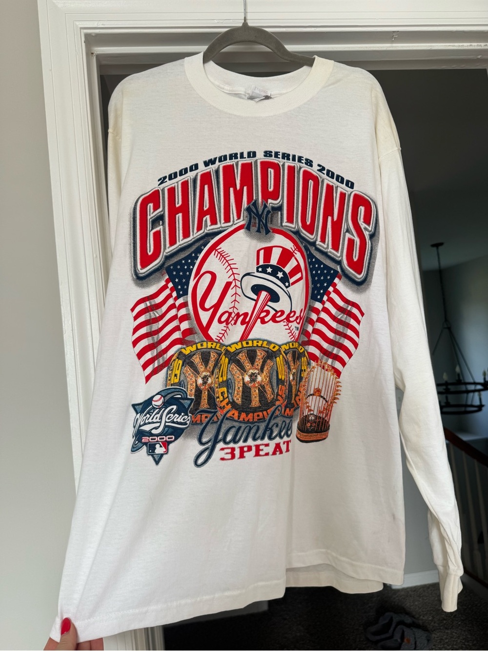 Fruit of the Loom White Yankees 2000 World Series shirt